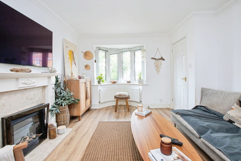 Property photo 3 of 24 Pbox-Img.Jpg