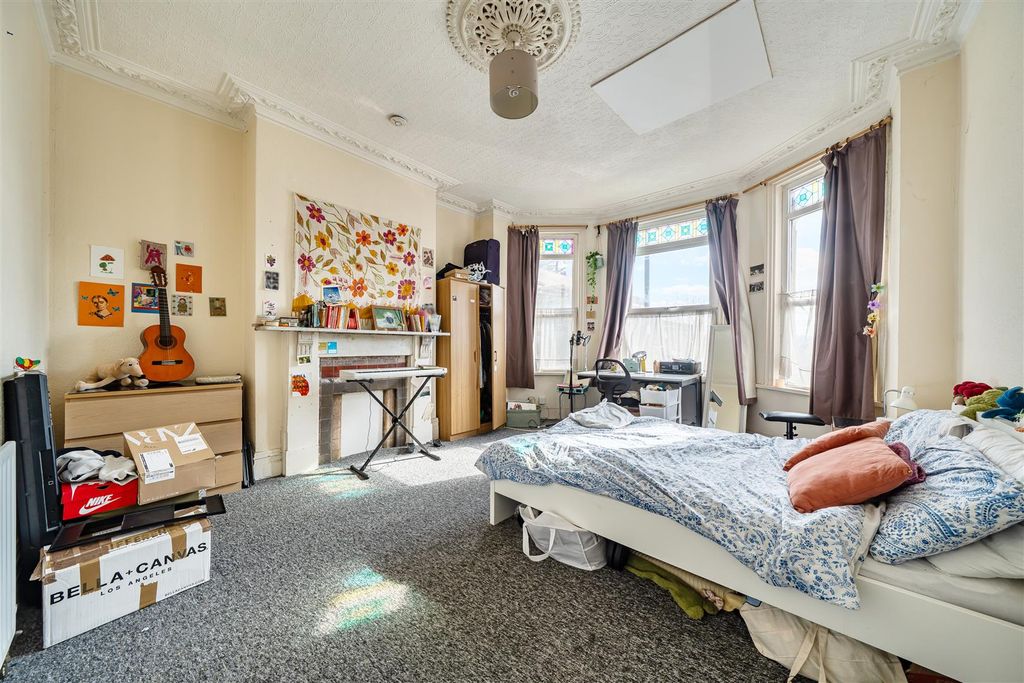 Property photo 2 of 15 Bedroom 1.Jpg