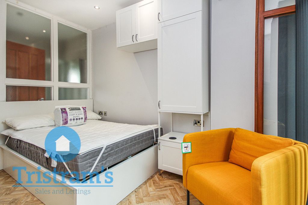 Property photo 2 of 12 8