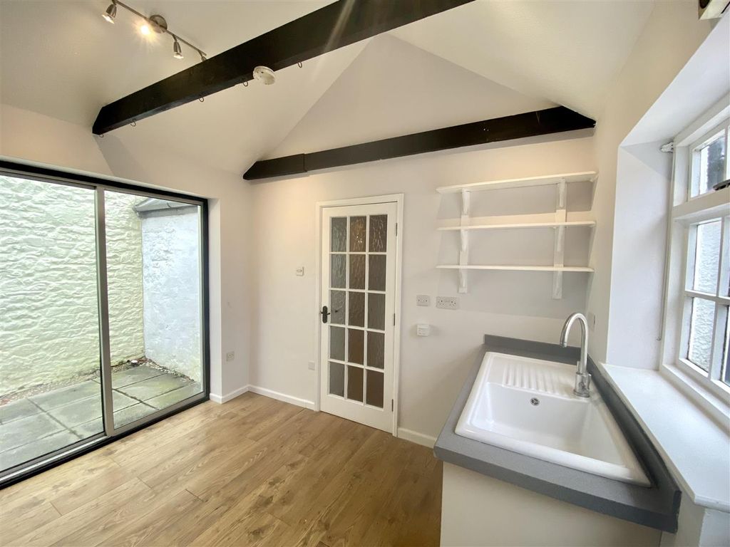 Property photo 3 of 13 Kitchen.Jpeg