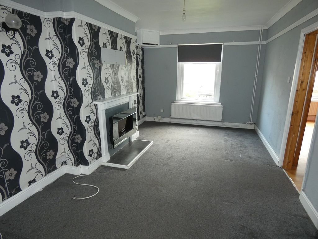 Property photo 2 of 14 Front Lounge