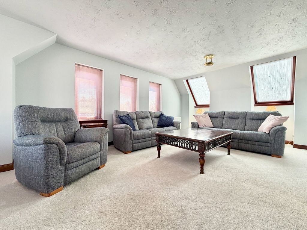 Property photo 3 of 39