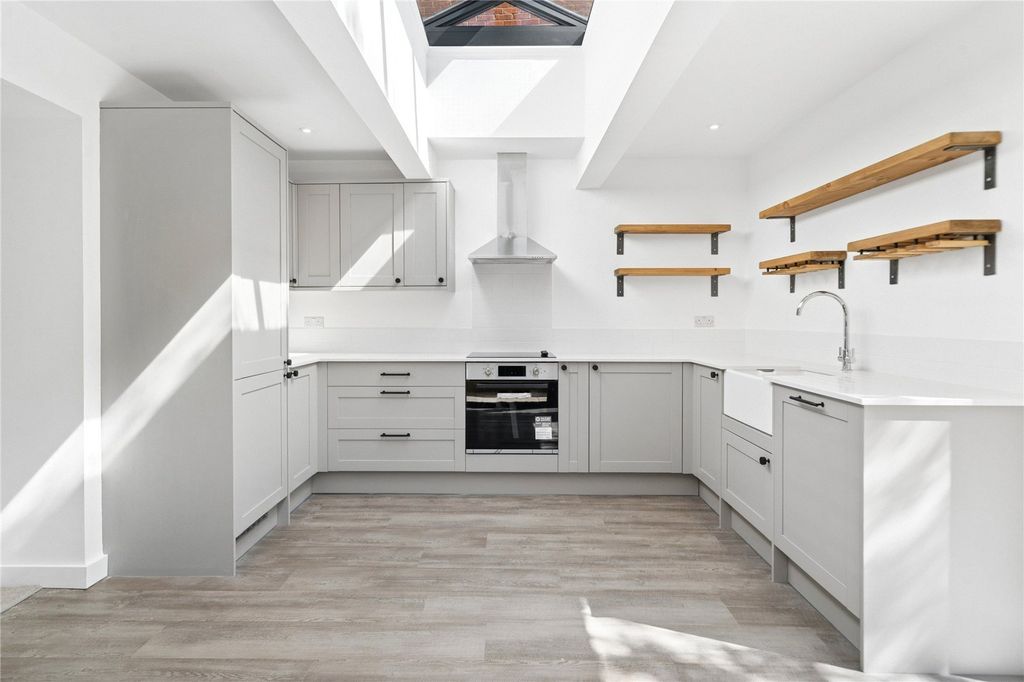 Property photo 3 of 17 Kitchen