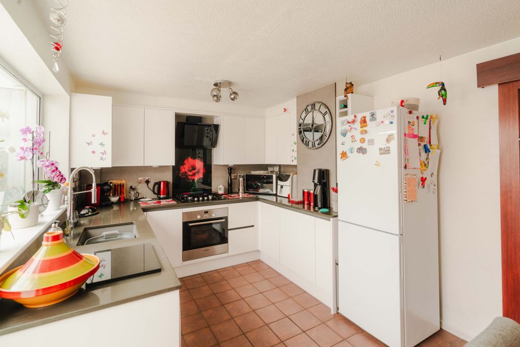 Property photo 3 of 18 12