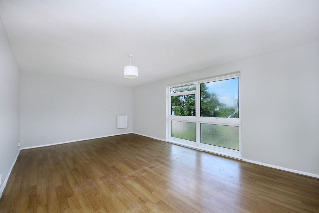 Property photo 2 of 9 Embassy Court  (6).Jpg