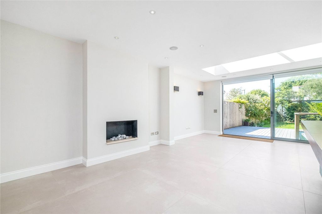 Property photo 3 of 17 Picture No. 01