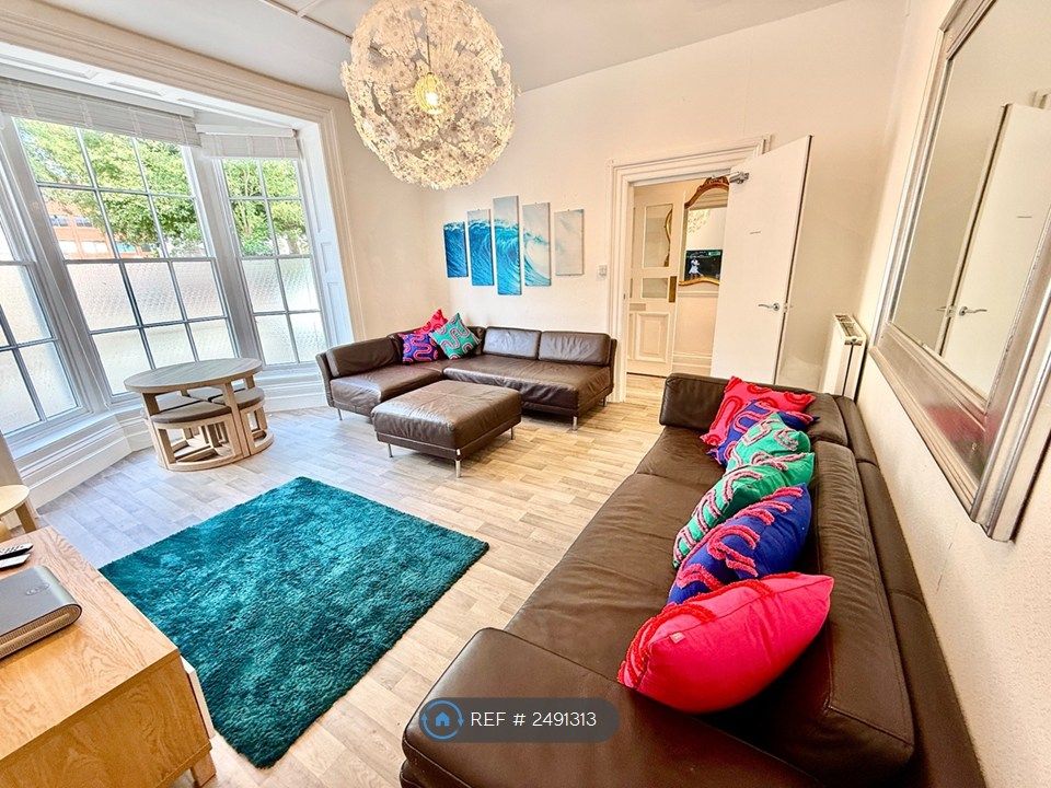 Property photo 2 of 11 Gorgeous Communal Area With 60 Tv