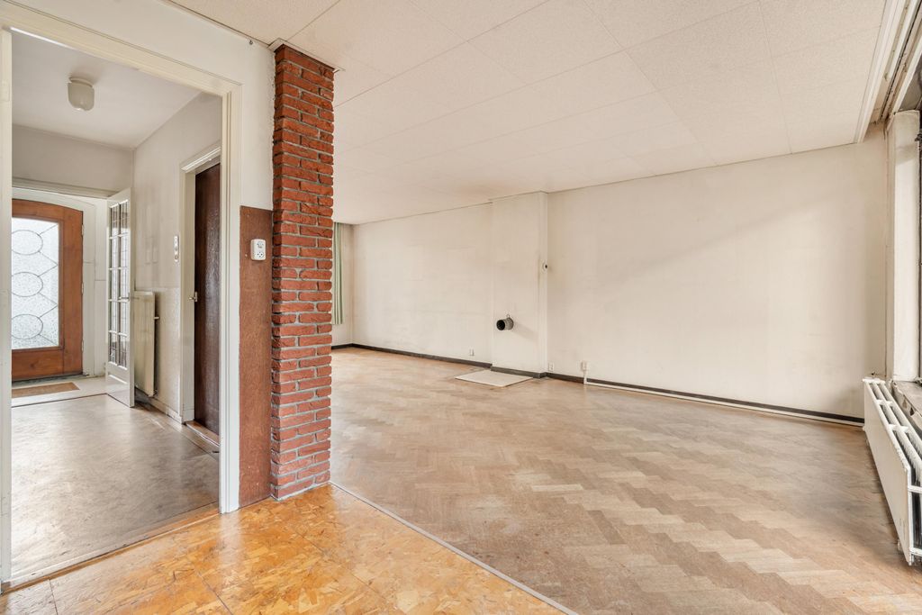 Property photo 2 of 42