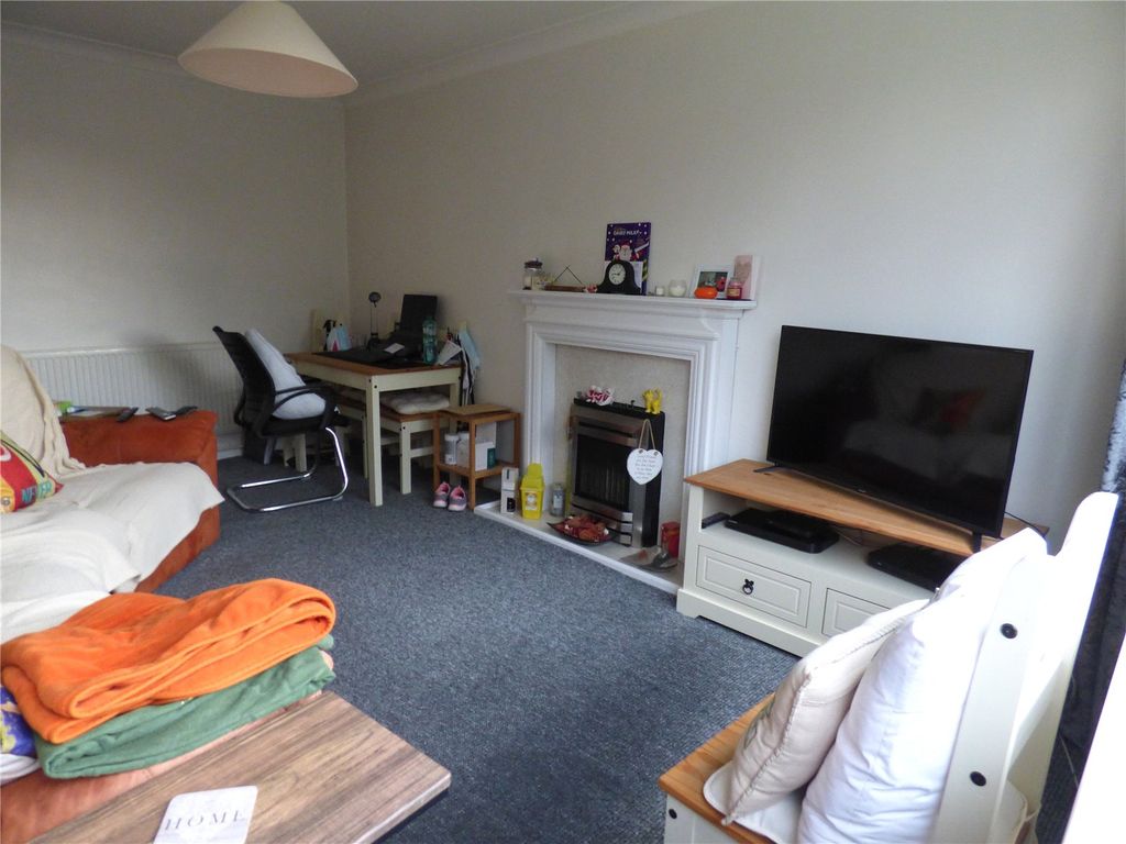 Property photo 3 of 11 Lounge