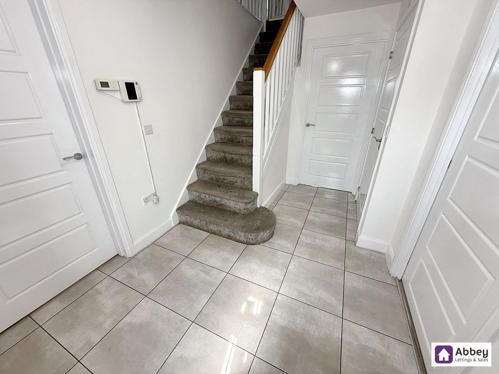 Property photo 2 of 23 Entrance Hall
