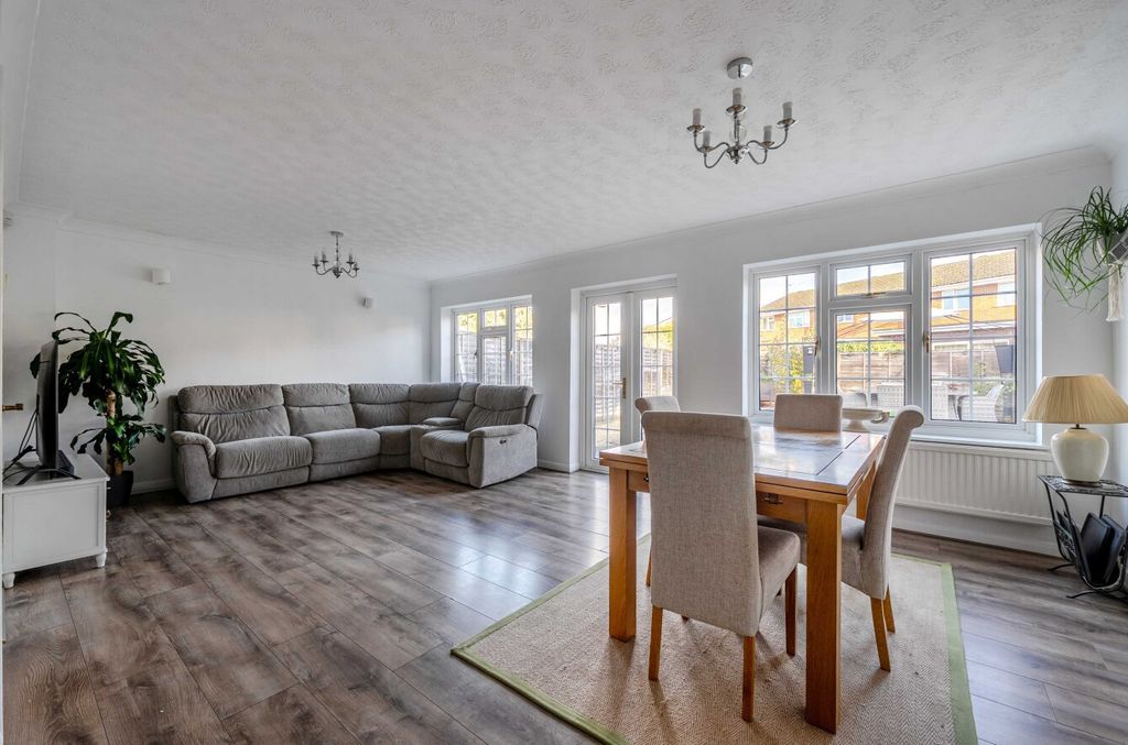 Property photo 2 of 25 1386675-24-693956...