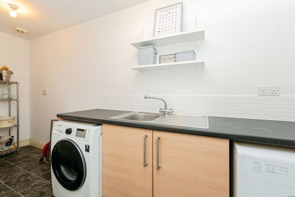 Property photo 3 of 23