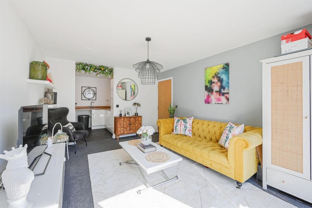 Property photo 3 of 13