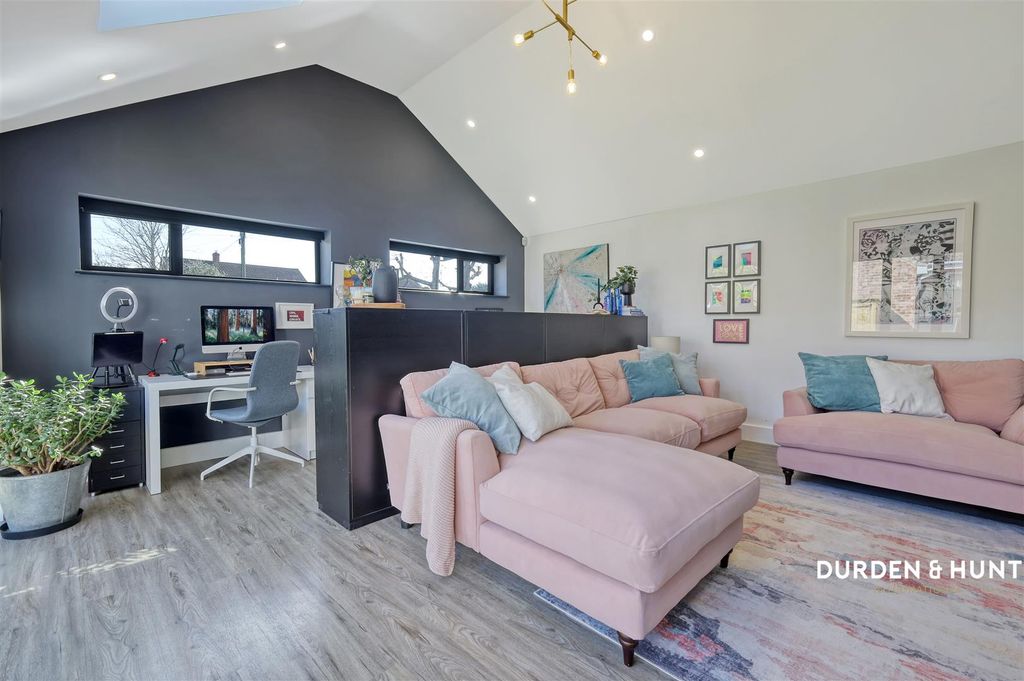 Property photo 3 of 33 Malting Green Road