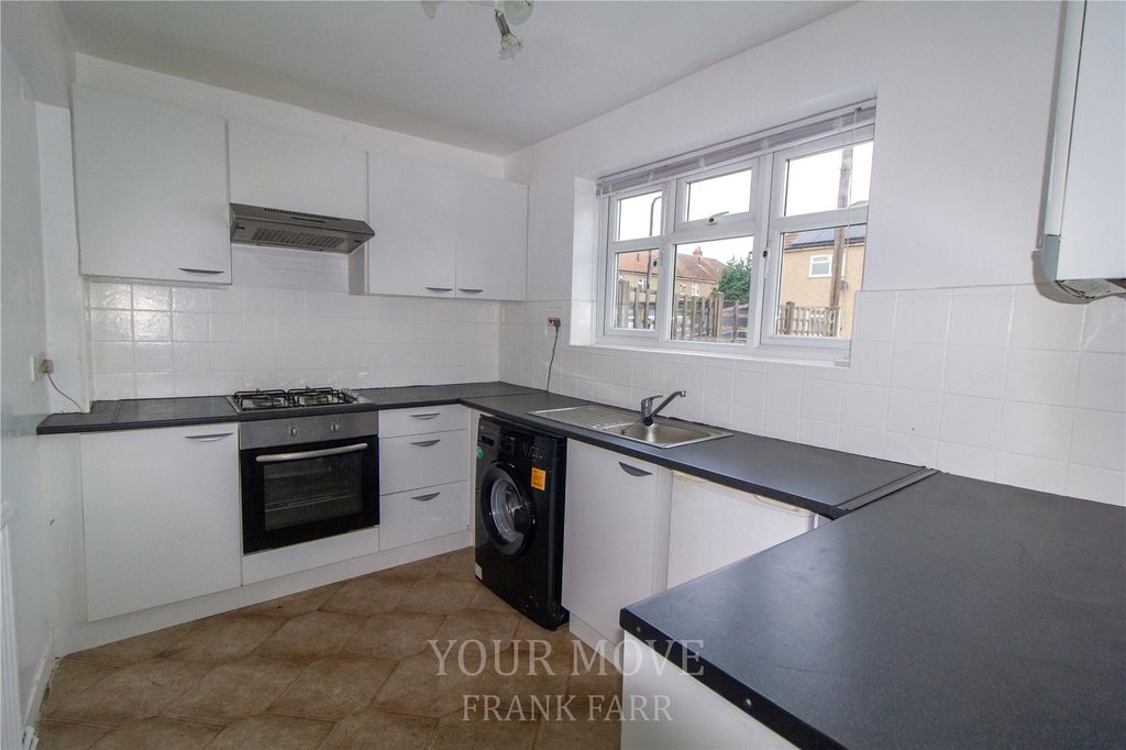 Property photo 2 of 9 Kitchen