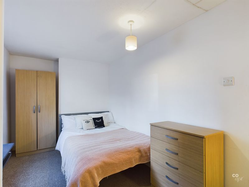 Property photo 3 of 13 Bed 1