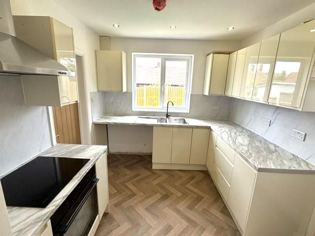 Property photo 3 of 15 Kitchen