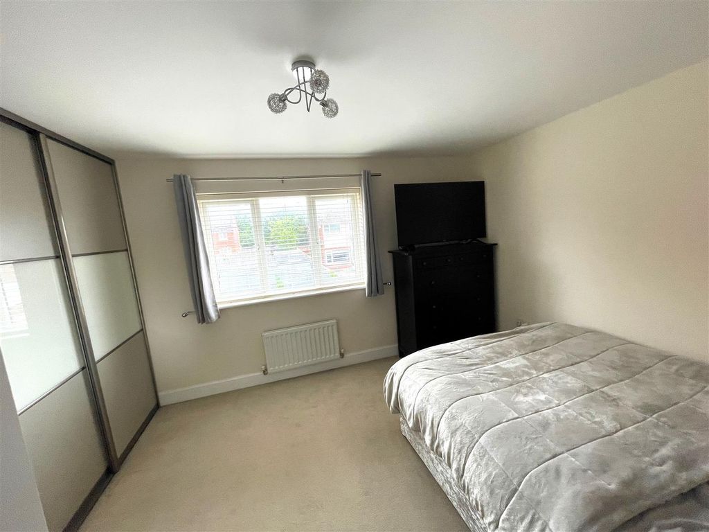Property photo 2 of 12 Bed 1.Jpg