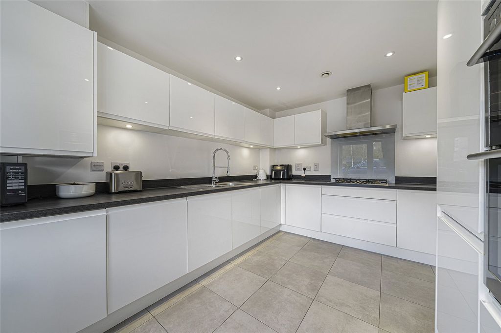 Property photo 2 of 28 Kitchen