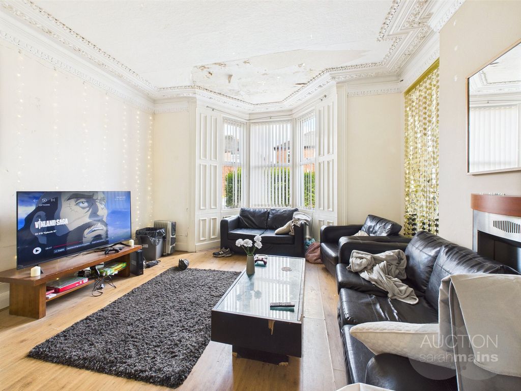 Property photo 2 of 12 Lounge