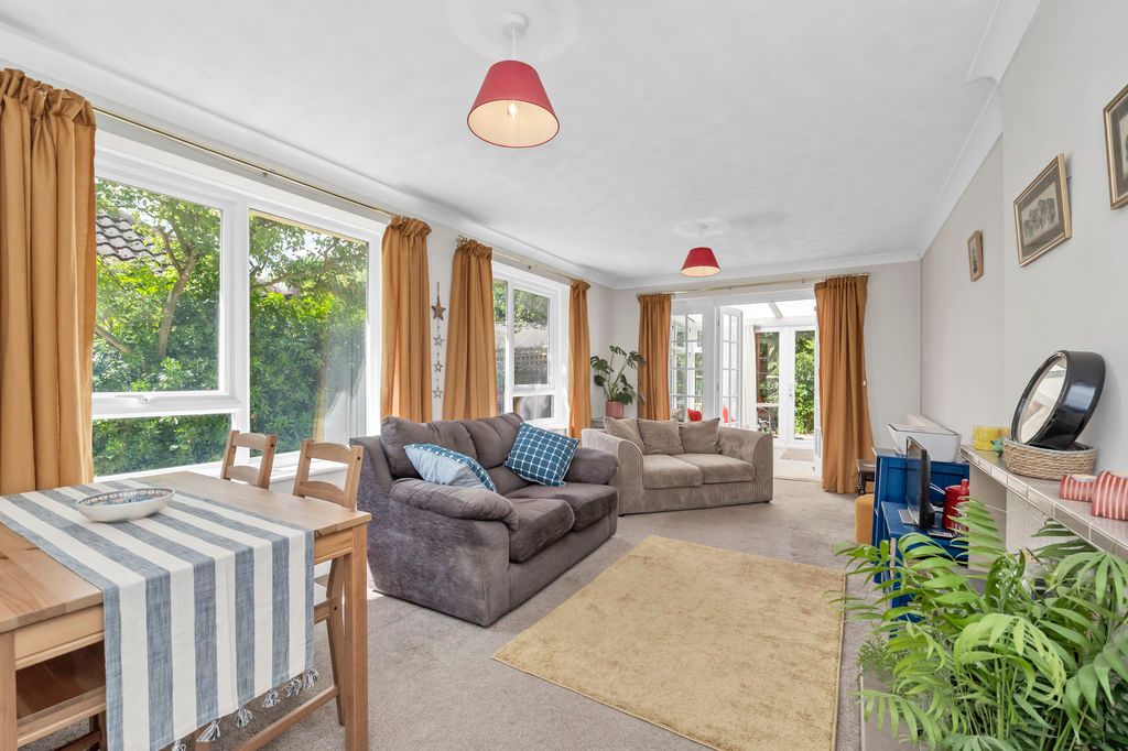 Property photo 3 of 15 Sitting Room