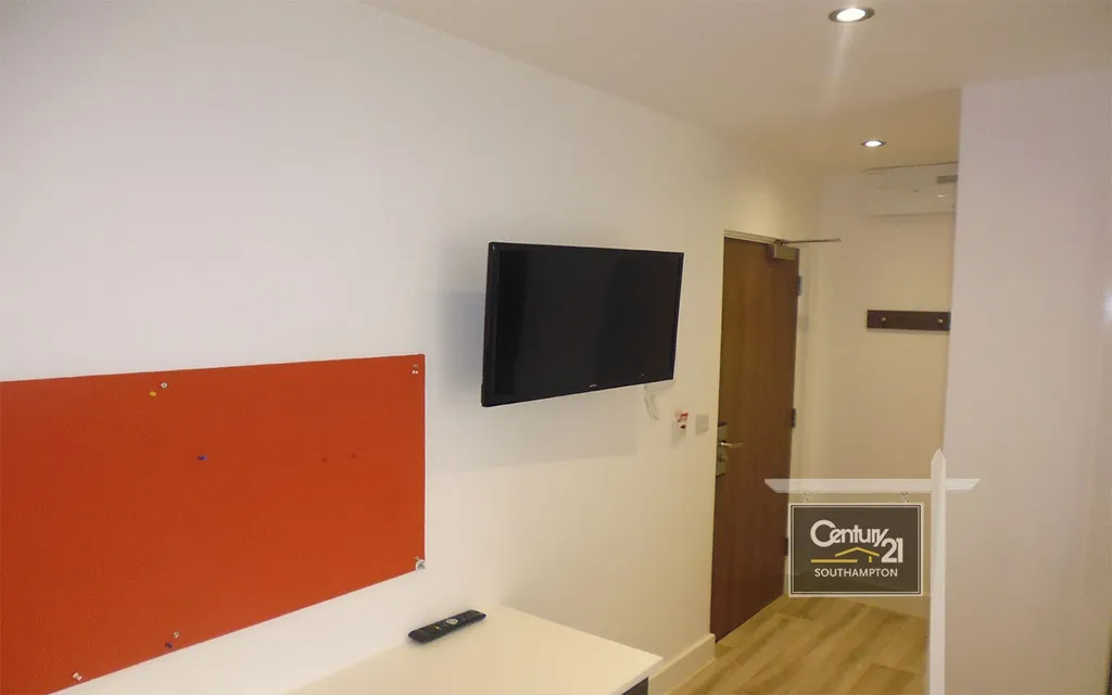 Apartment in Southampton, Bedford Place, The Polygon - View 3