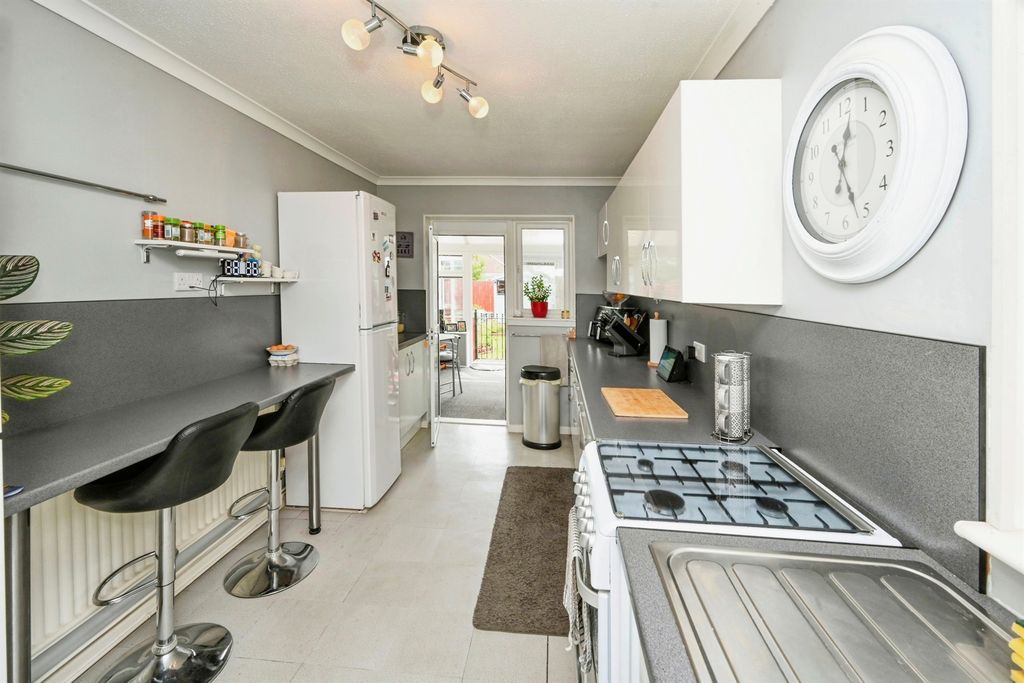 Property photo 3 of 17