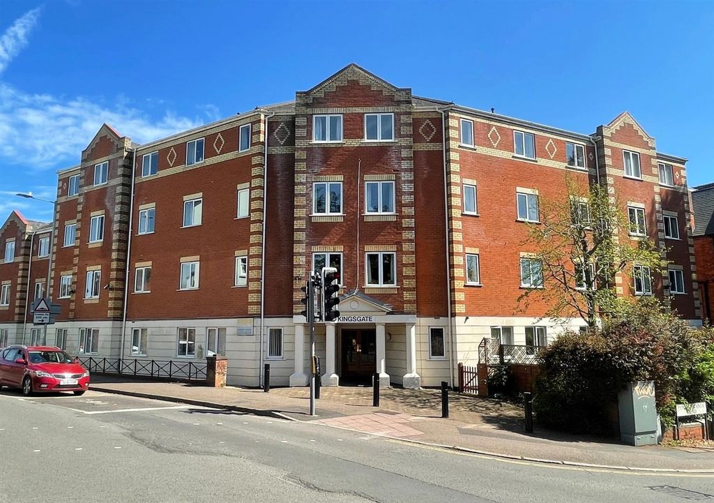 Property photo 3 of 18 Kingsgate