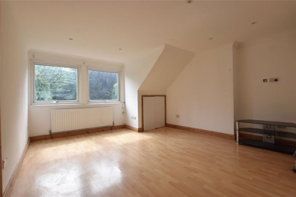 Property photo 3 of 8 Picture No. 10