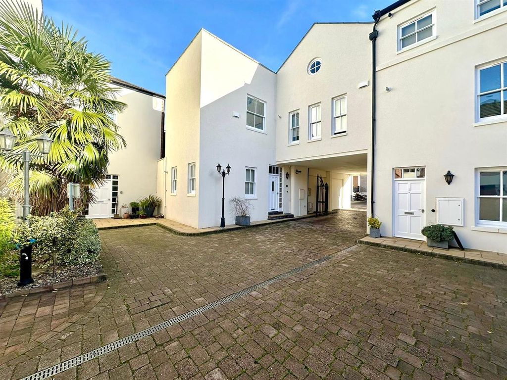 Property photo 2 of 17 Whatsapp Image 2025-11-13 At 13.04.45_38061520.Jpg