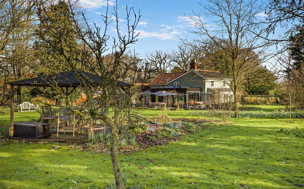 Property photo 1 of 30 Orchard Cottage