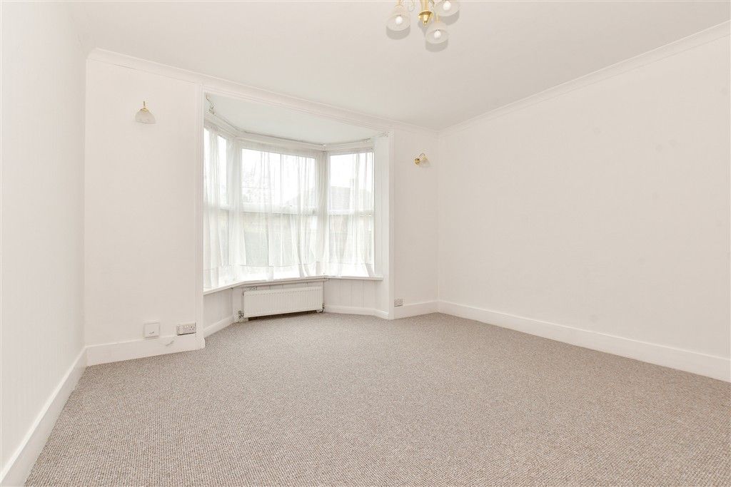 Property photo 3 of 16 Lounge