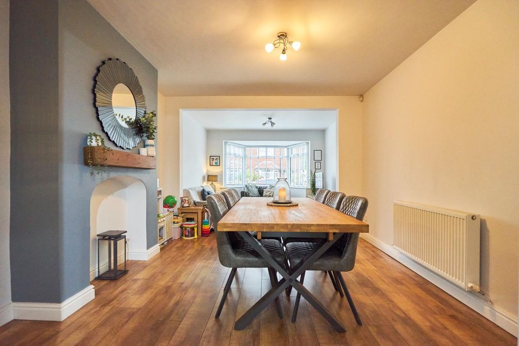 Property photo 3 of 76 Livingroom-001.Jpg