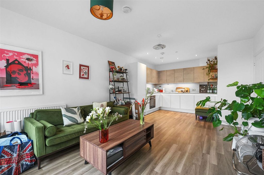 Property photo 3 of 17 Reception