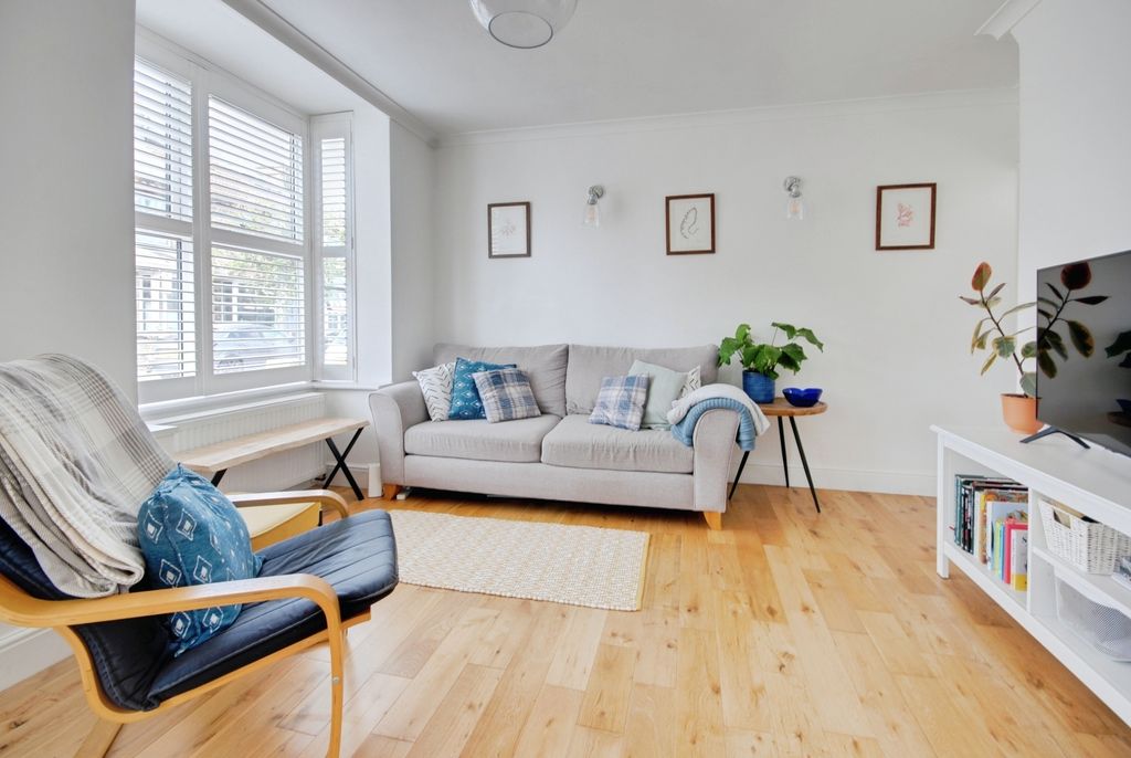 Property photo 2 of 10 Pbox-Img.Jpg
