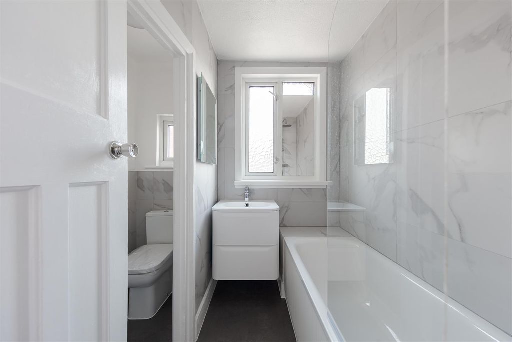 Property photo 3 of 10 094A3471-Hdr.Jpg