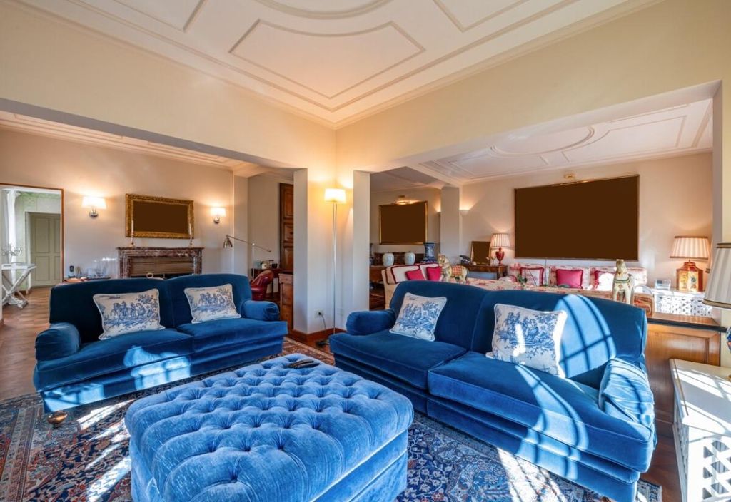 Property photo 2 of 40