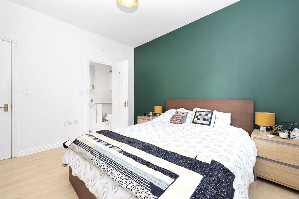 Property photo 2 of 14 Bedroom