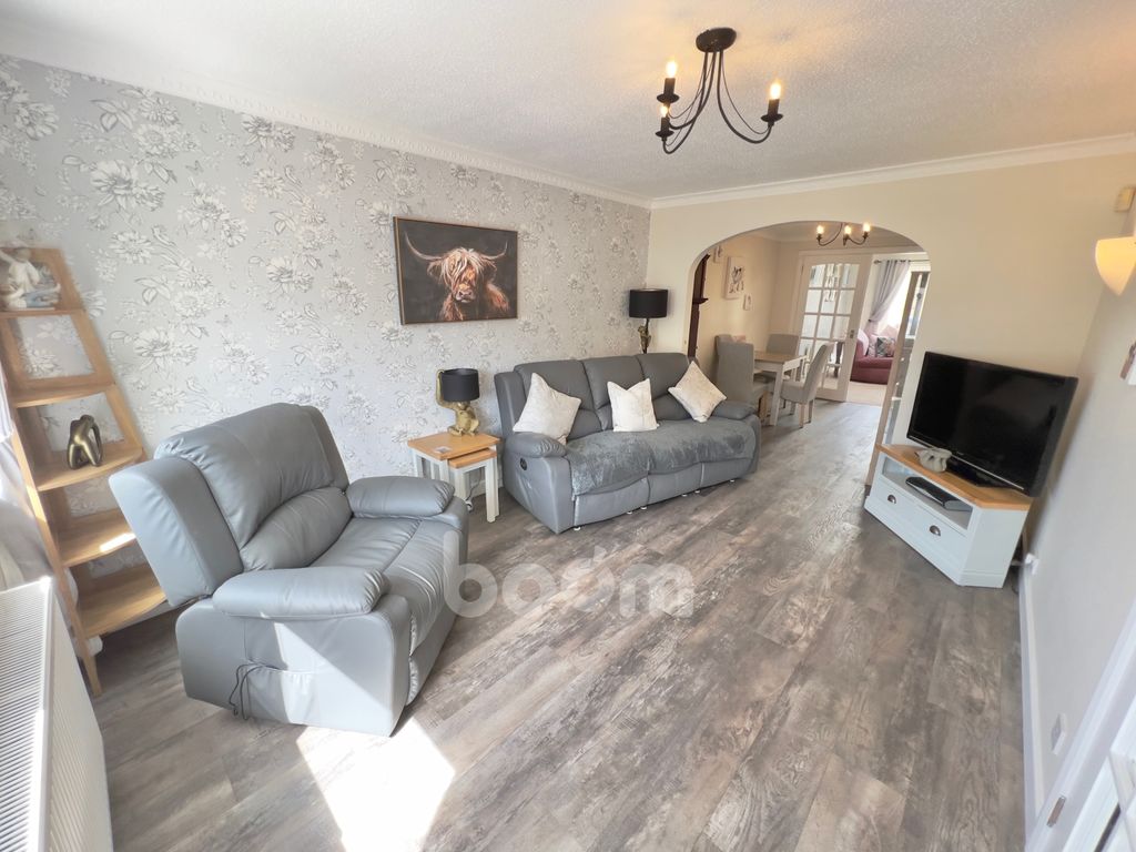 Property photo 2 of 29 Mcmillan Crescent, Beith Lounge Pic