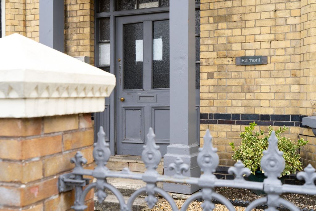 Property photo 2 of 26