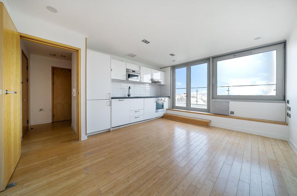 Property photo 1 of 5