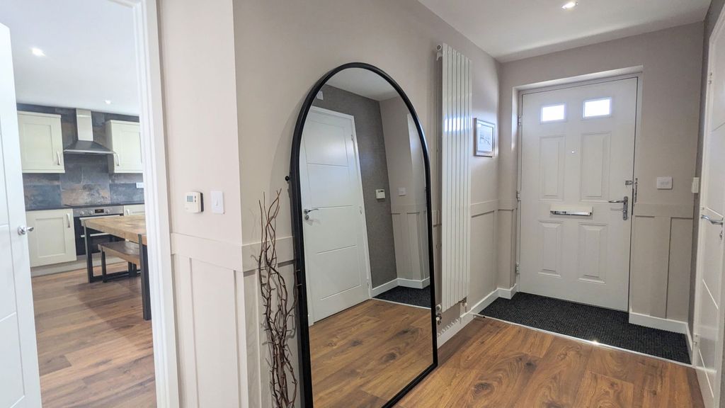 Property photo 3 of 33