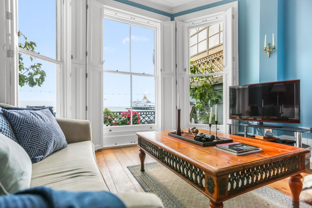 Property photo 3 of 35 296A49702