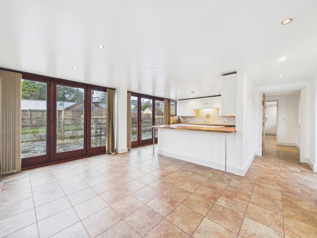 Property photo 1 of 19 Cam01791G0-Pr0215-Still006