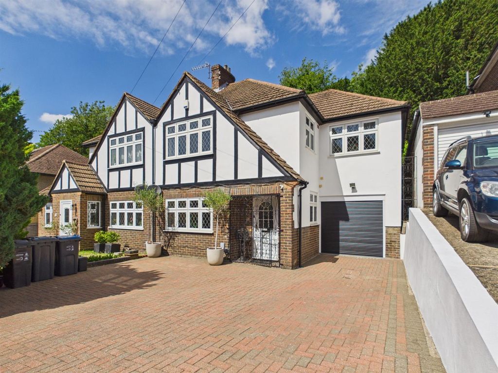 Property photo 1 of 26 Cam01563G0-Pr0275-Still028.Jpg