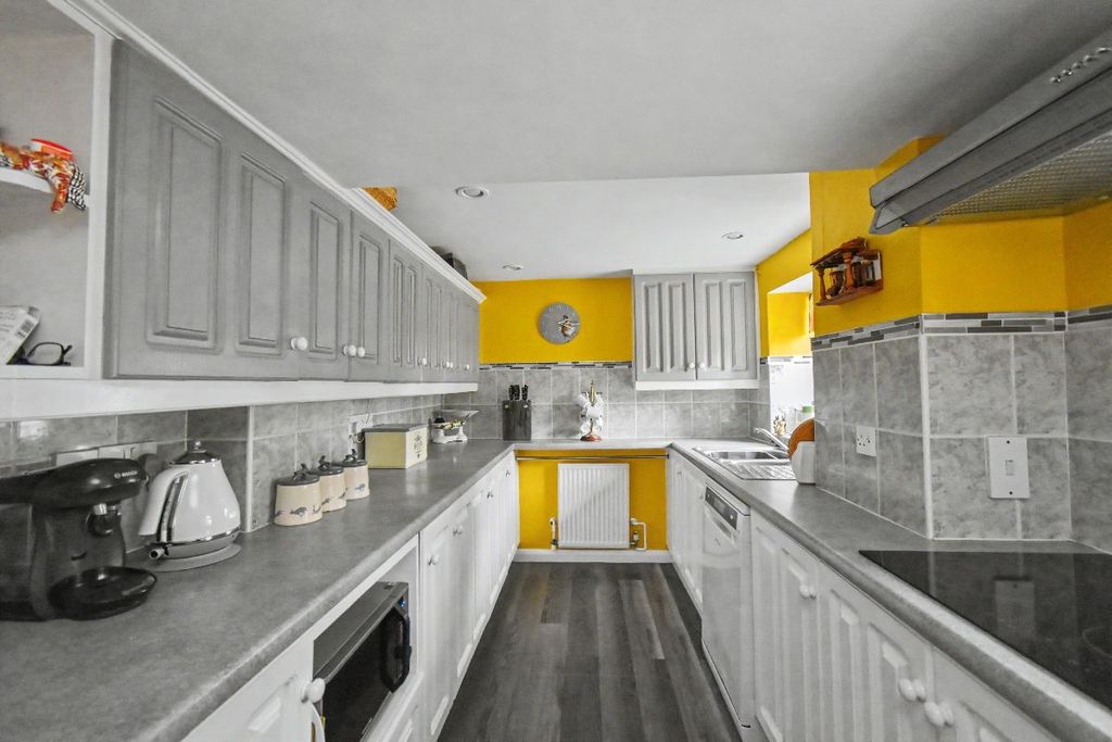 Property photo 3 of 35
