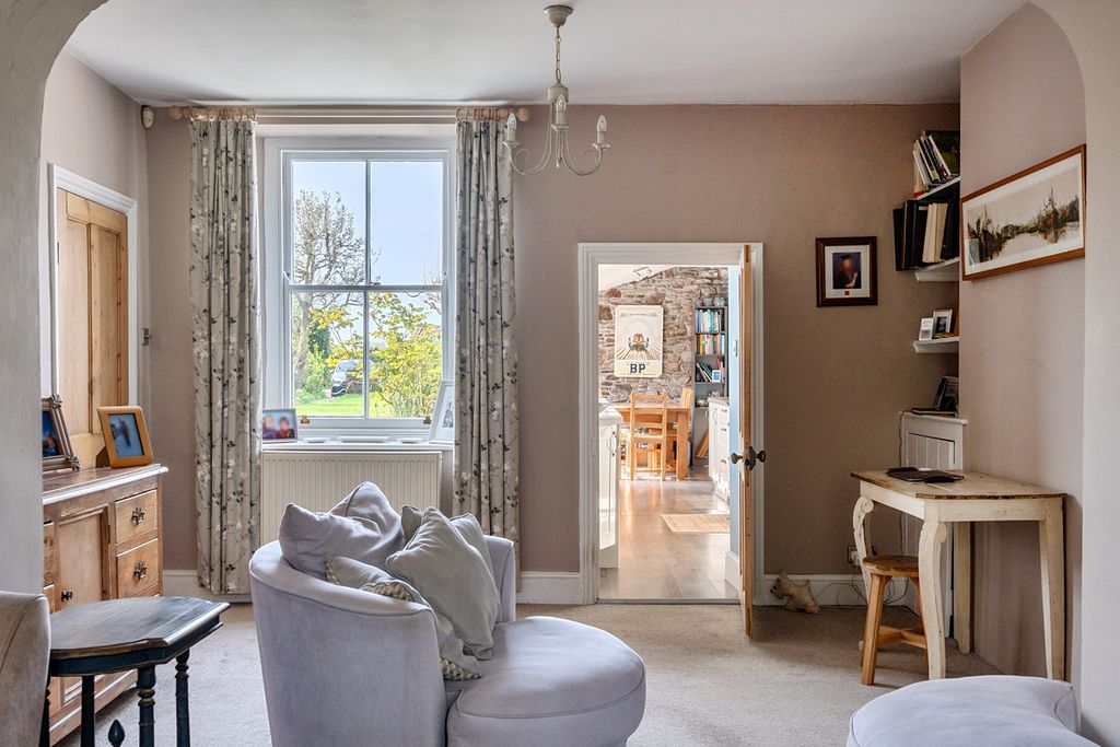 Property photo 3 of 19