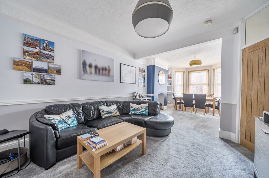 Property photo 3 of 13 1347526-30-68B5B2...
