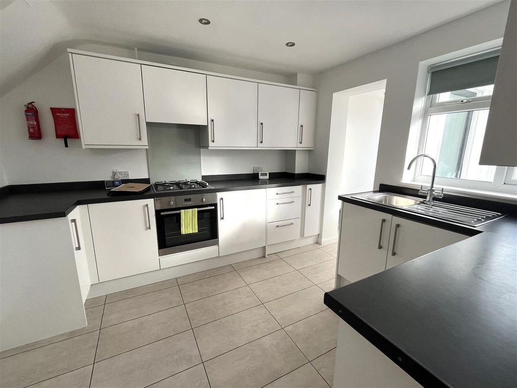 Property photo 2 of 14 Kitchen 3.Jpg