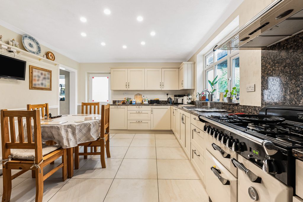 Property photo 3 of 24 Kitchen